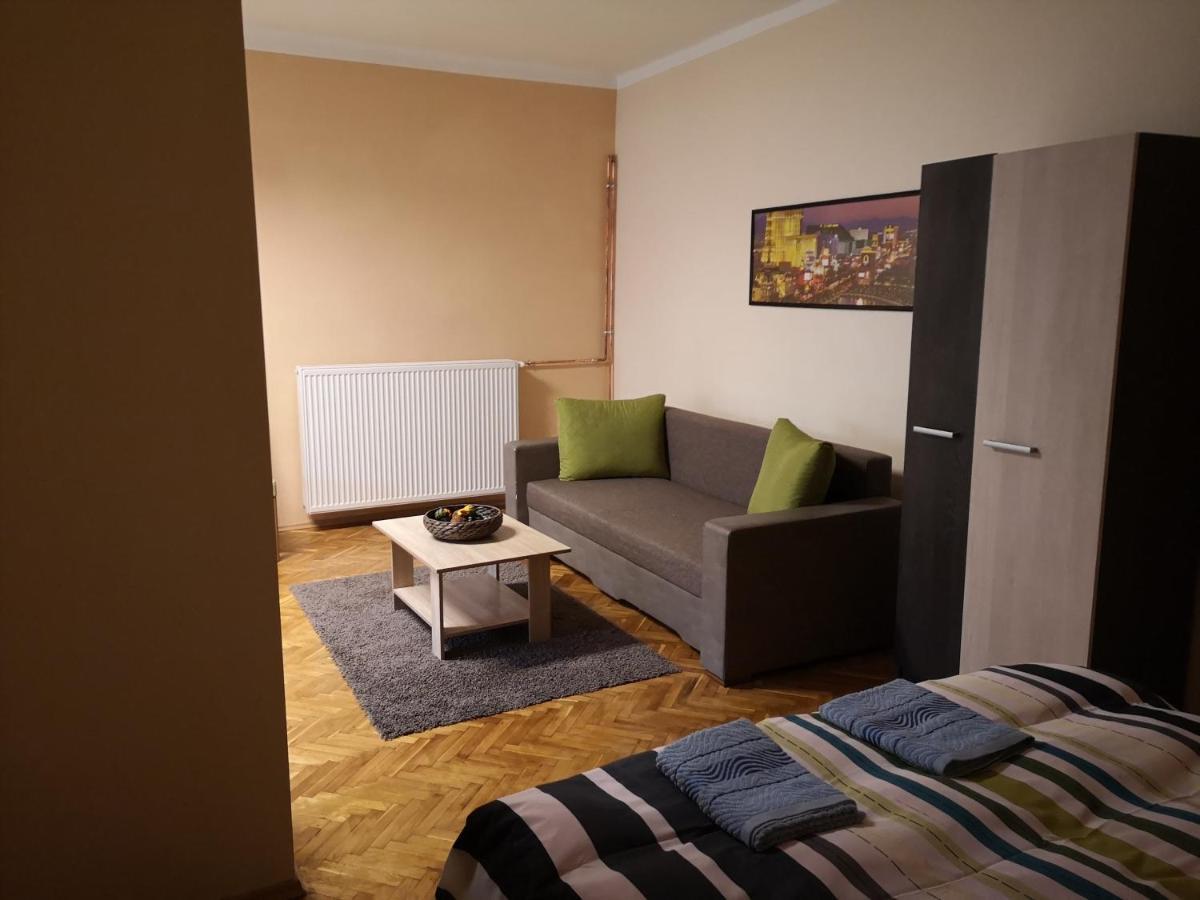 Veva Apartman - Eger Maganszallashely Exterior foto